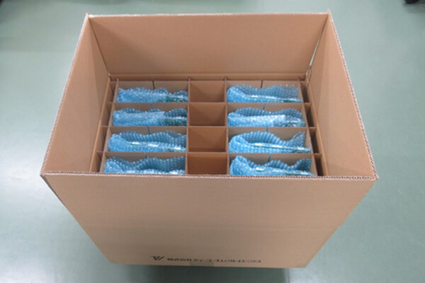 基板のサイズに応じて専用の梱包材にて梱包