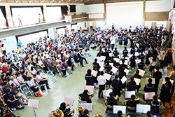 写真:東岐波中学校での演奏指導とミニコンサートの様子