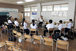 藤山中学校での演奏指導と地域ふれあいコンサートの様子